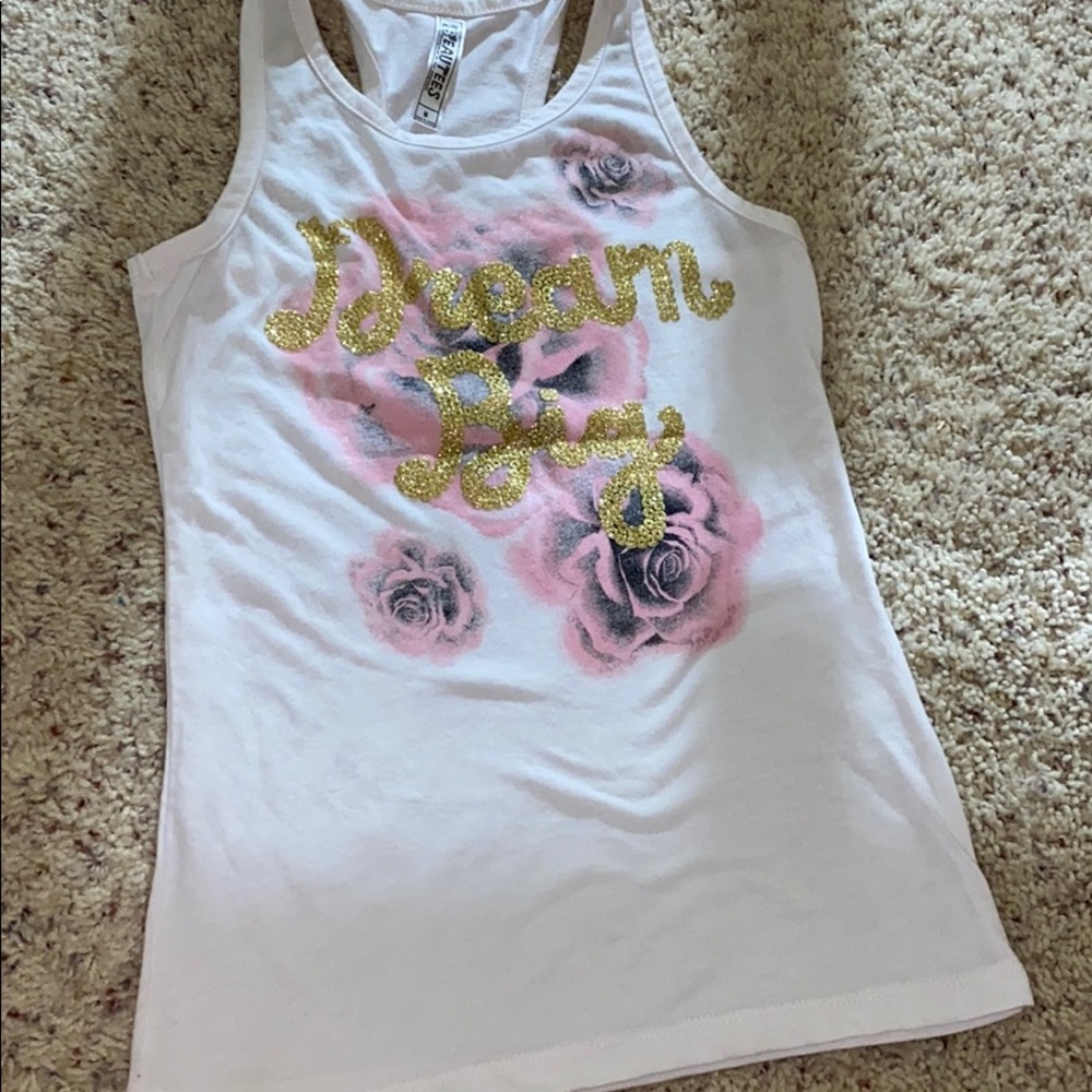This tank top it’s super classy!!